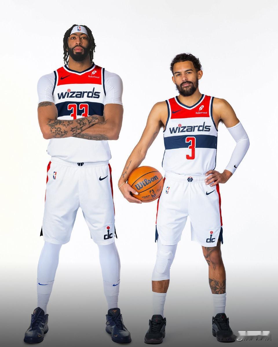 安东尼·戴维斯在达拉斯独行侠的效力时间最终停留在一年零三天，总计为球队出场29次