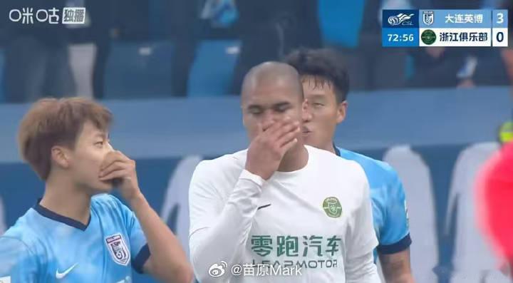 大连英博3比0浙江队 李镇全效应，已经开始了 Fifa正在搞捂嘴就黄牌的规则，中