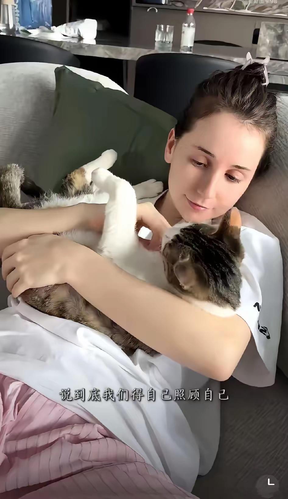 一个在中国留学的澳大利亚女学生，来中国前在澳大利亚做过一次手术，但是没有清理干净