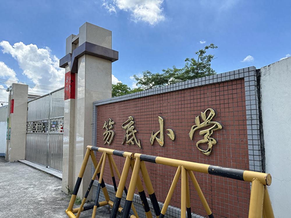 “小伙捐楼把自己捐进去600天！”广东汕尾，25岁小伙好心捐建教学楼，结果教学楼