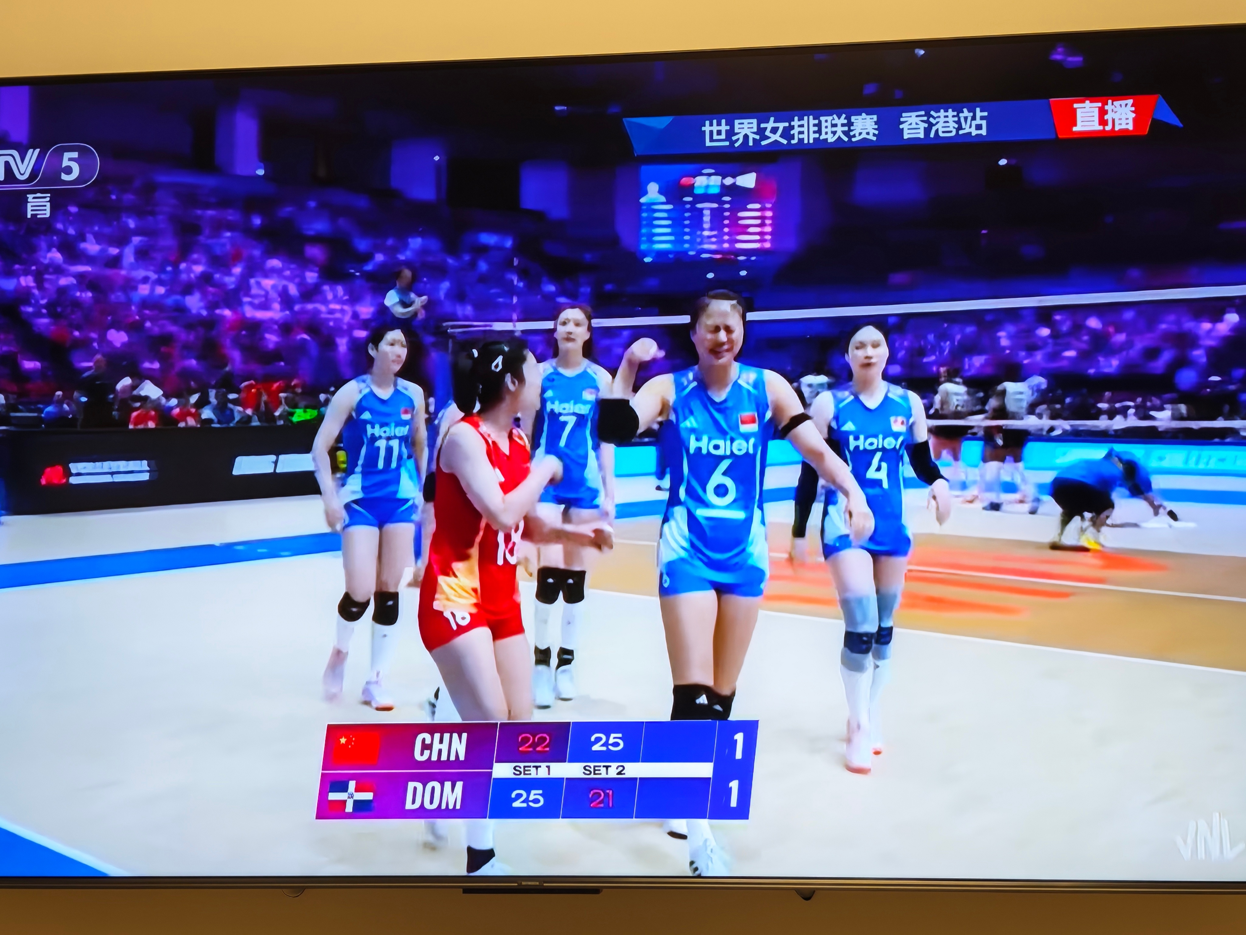 25-21拿下第二局，1-1扳平 中国女排vs多米尼加女排