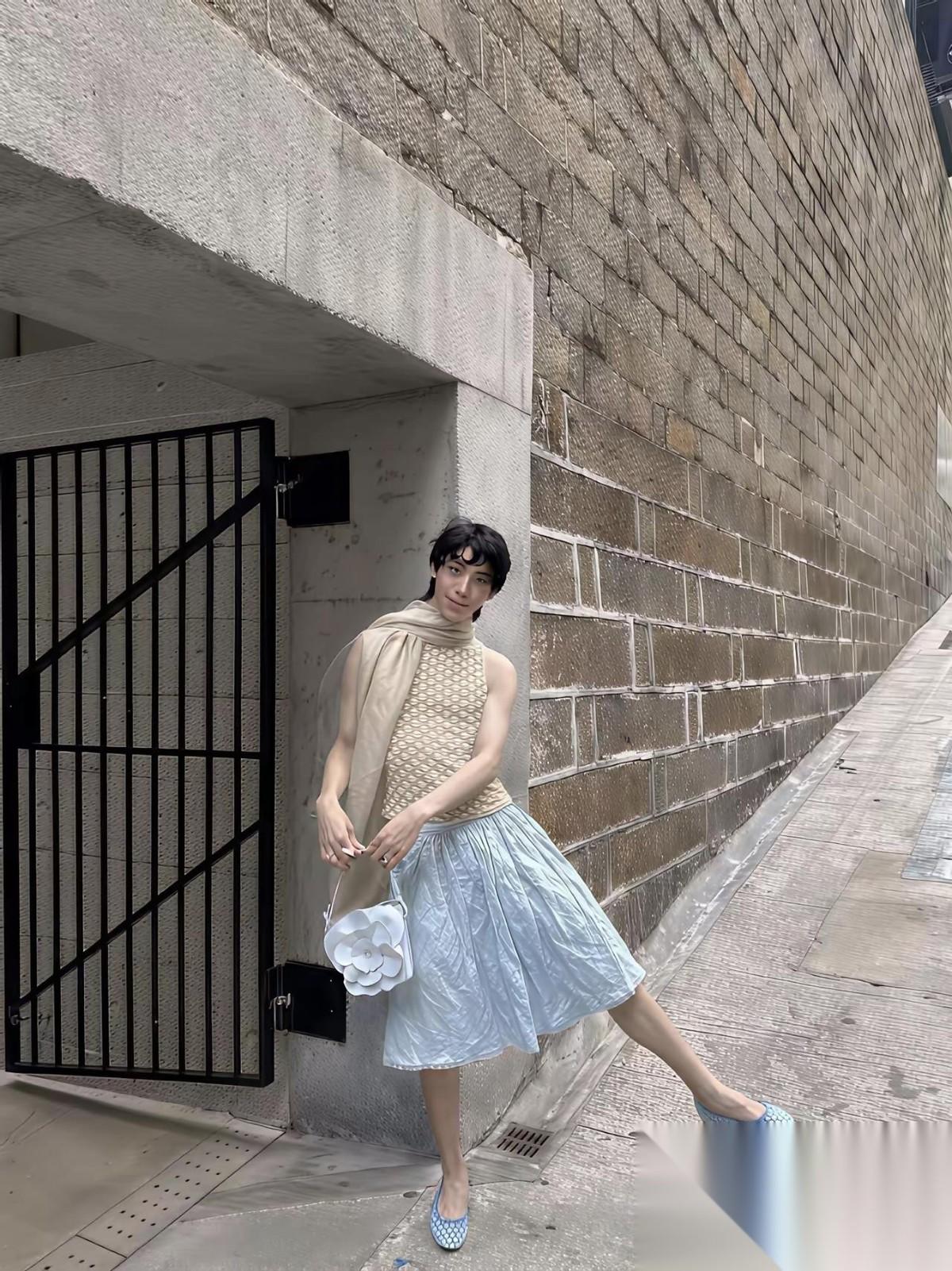 伊能静儿子穿裙子上街：好“自由”啊！
庾恩利这组街拍，有人说性别穿搭自由，有人说