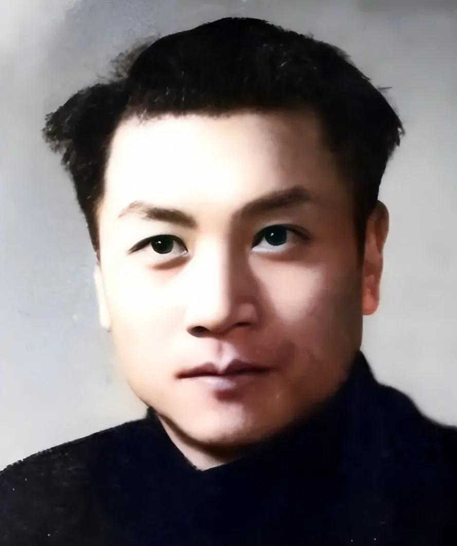 1944年，一地下党入狱后被汉奸认出，只好求狱友将他勒死，没想到，将死之时，他却