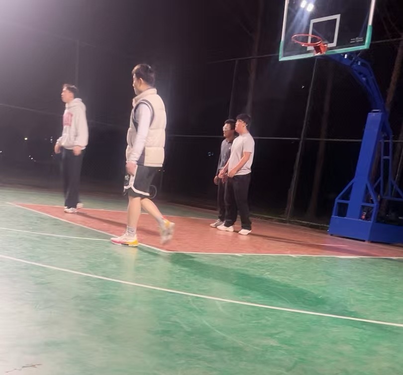 上海今天最高温度18度，打球真舒服！！！！ 