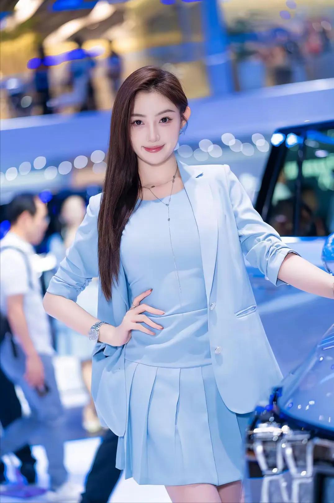 靓丽美女车模珍妮