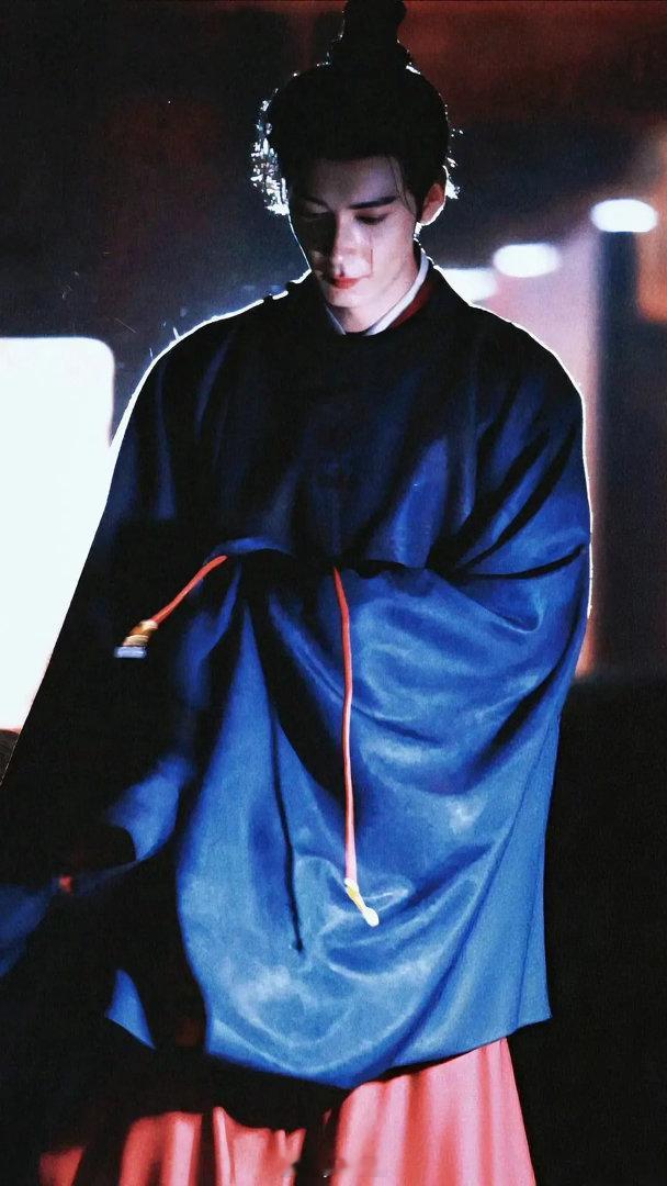 好佩服陈星旭 健身的人为了演古偶瘦成这样太不容易 说明很重视这部剧 