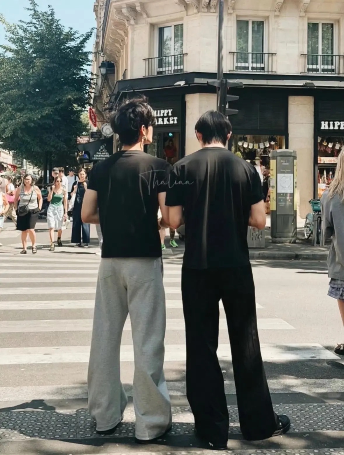 woc这组图真的神了🇫🇷巴黎夏日的街头，一对随拍镜头下的东方爱侣 