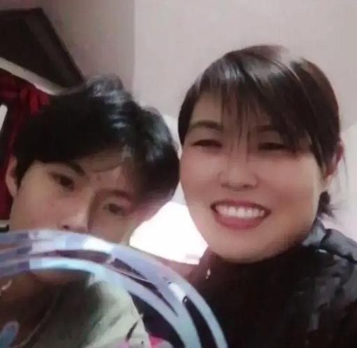 “学习穷一生，摆摊富三代？”8月28号，有一个安徽的妈妈发出了这样的感慨：17岁