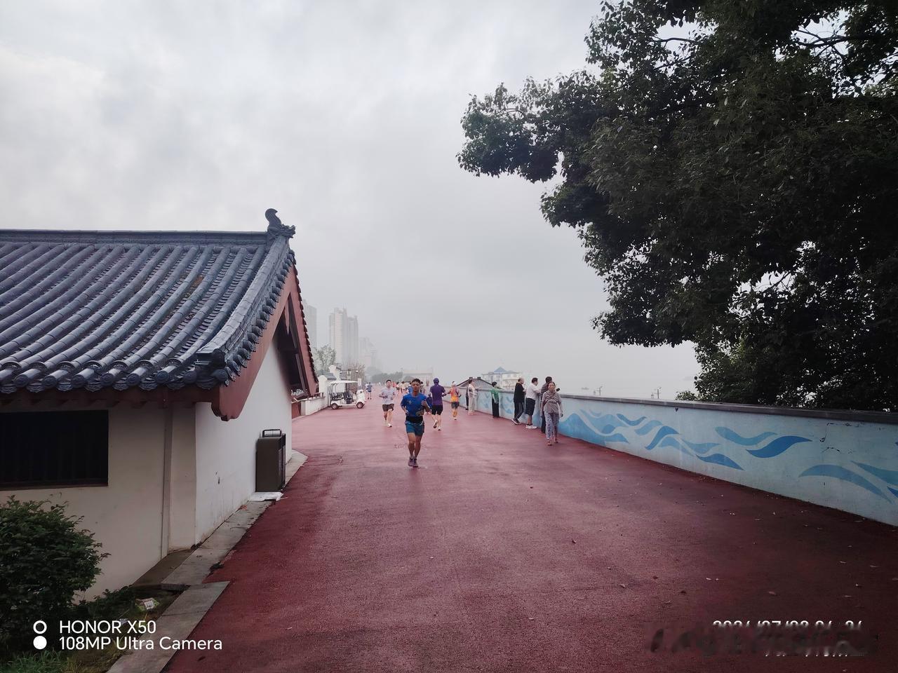 我的世界杯记忆7月3日长江岸边晨练支持世界杯