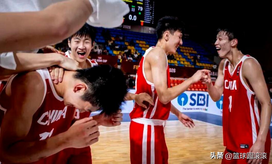 打脸全网！U18男篮惜败澳洲摘亚！体系彻底成型，唯独成年队在浪费天赋🔥
 
太