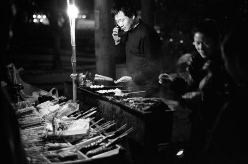 [兔子]治安好到半夜撸串都不带怕的，为啥还要再扫一年黑？这回要收拾的根本不是那些