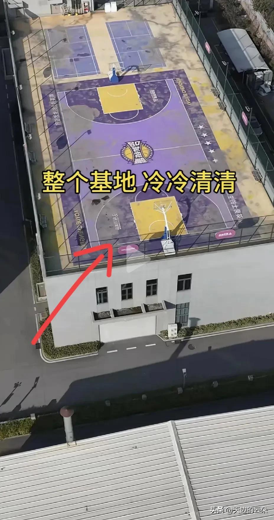 前一阵还满面春风的小杨哥，

这回算是彻底销声匿迹了。

听说他当年砸了几个亿买