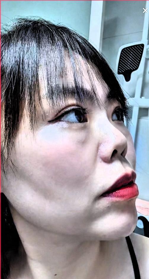 苦茶丹丹香，有意无意之间，展示自己的侧颜！
伙伴们，瘦11斤了！苦茶这几天直播，