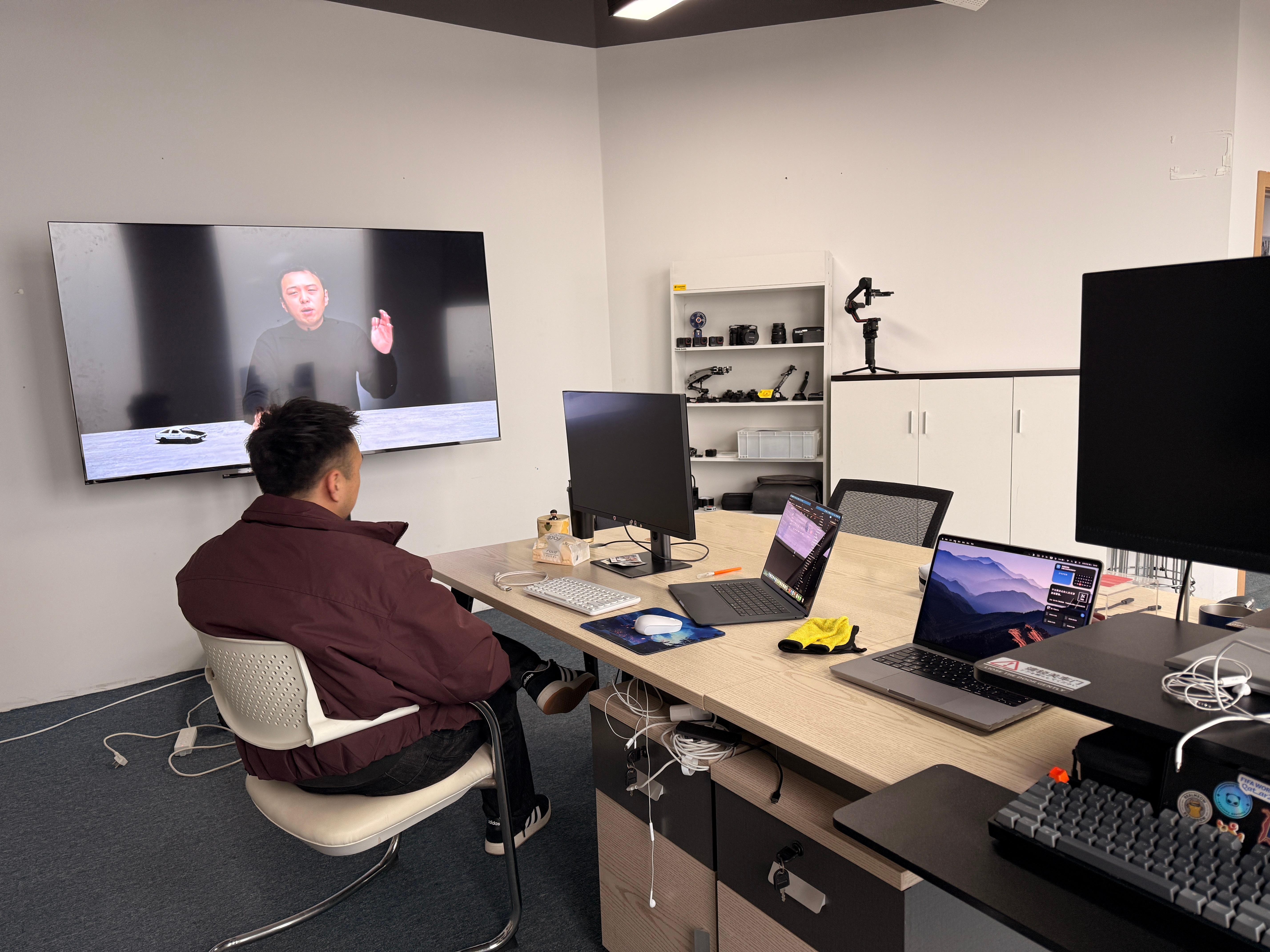 开工第一天收拾了下新的办公场地争取在这干出更多有意思的片子