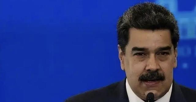 美国刚把马杜罗绑走，俄罗斯就第一个站出来硬刚！直接要求美国立刻澄清马杜罗夫妇的情