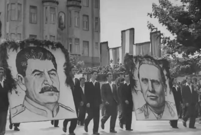 斯大林为啥会开启大肃反？很多人将其归因于斯大林“狂人症”，其实大肃反是长期政治熵