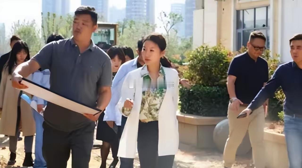 鞠雅80后国企“美女董事长”，26岁副科35岁执掌近700亿资产国企，受贿490