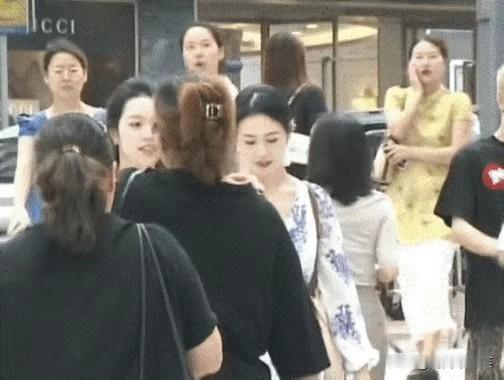 一时分不清那个是主角了