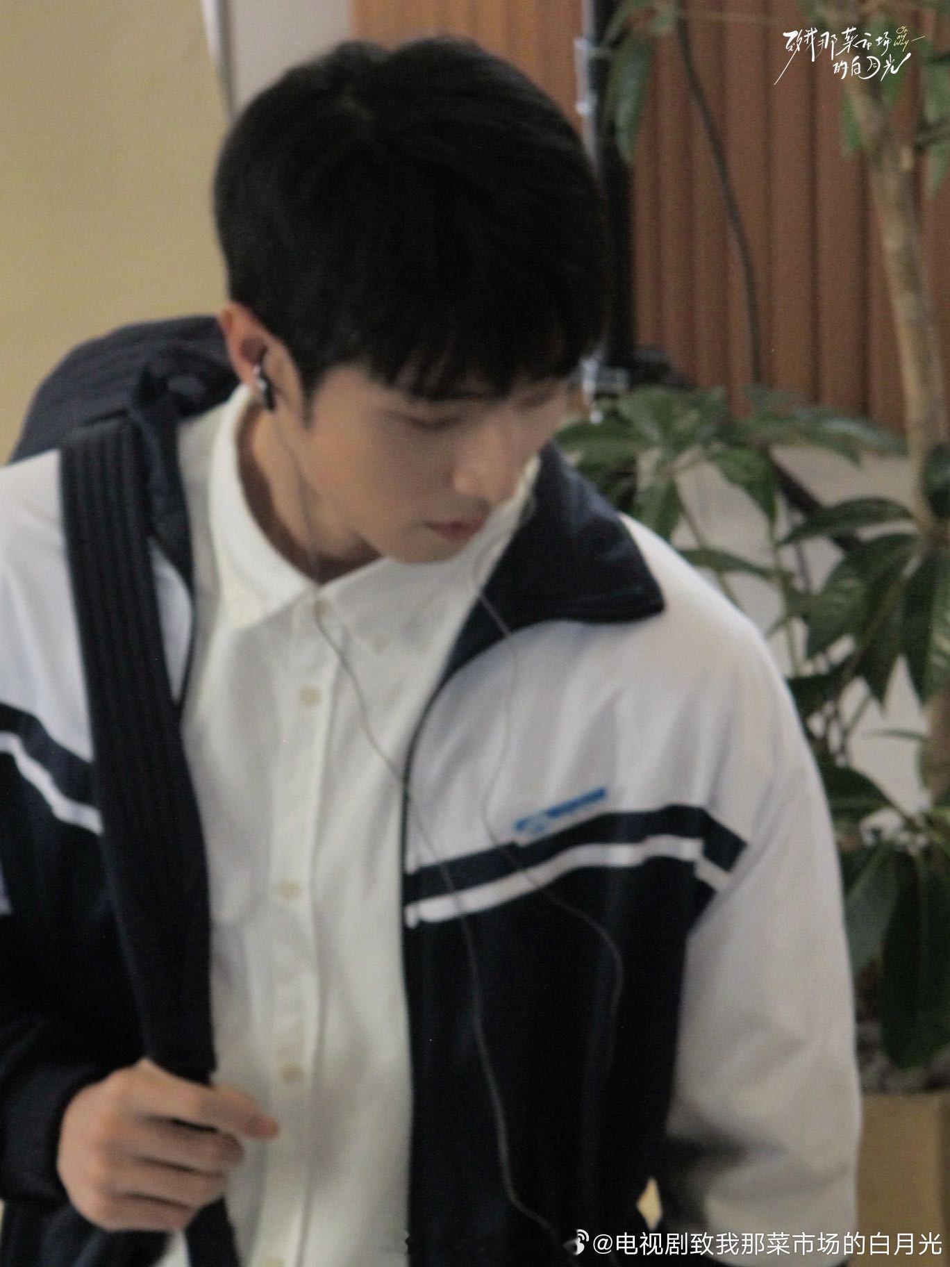 陈靖可新剧演清冷白月光 陈靖可新剧《致我那菜市场的白月光》今天开机，看到他才知道