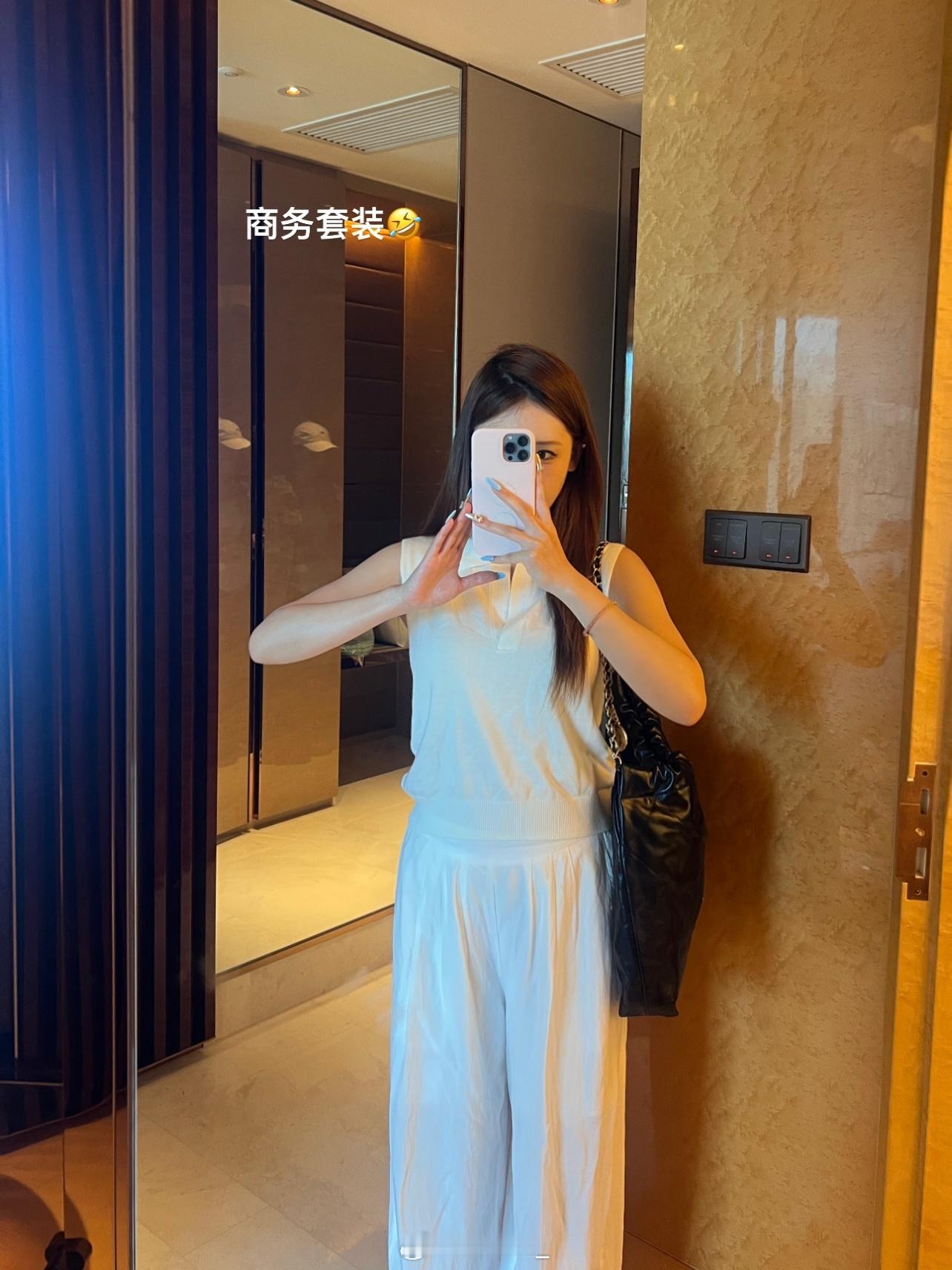 我发现每年这个时候不管是转机还是出行 总会机缘巧合的在澳门歇两天 然后猛吃猛喝…
