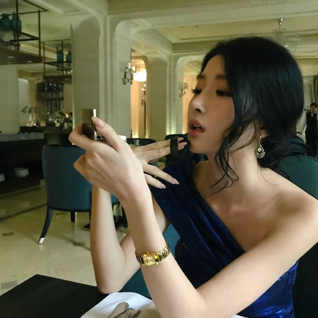 那时候不懂事 着急出社会挣钱 想要证明学习不是唯一的出路 可如今却也没想到被生活