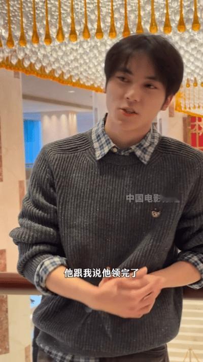 顺直毛恩仔签到也太乖了吧！软乎乎的样子心都化了，被左林杰吐槽电梯口等5分钟没等到