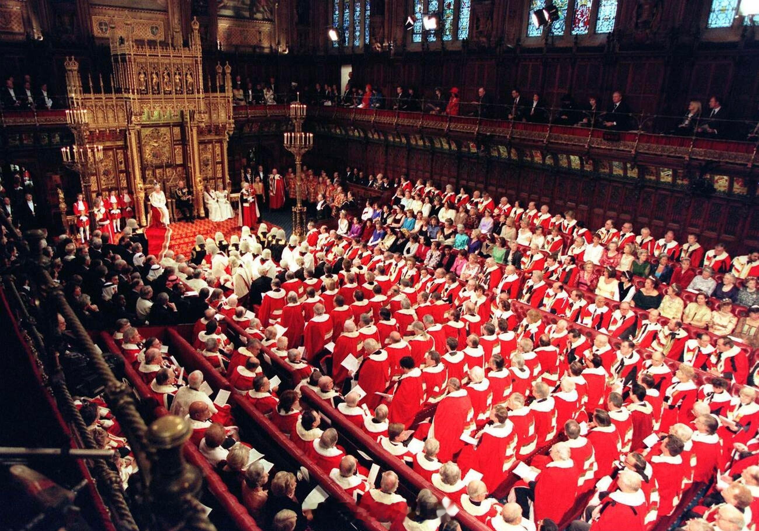 2️⃣7️⃣年前的今天1998年11月24日，伊丽莎白二世女王和爱丁堡公爵菲利普