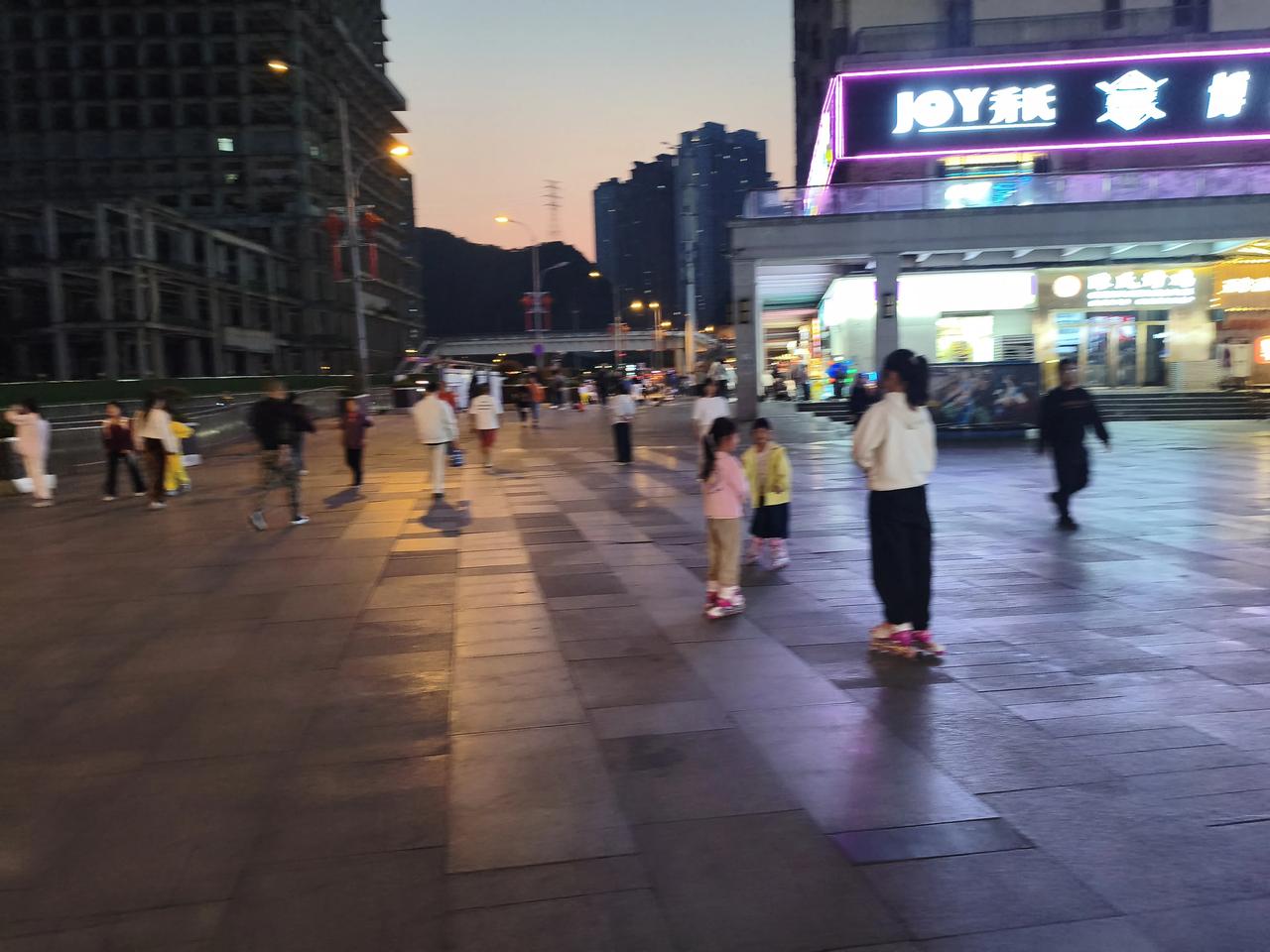 纽约搞社会主义
  纽约新市长马姆达尼宣布推行“社会主义”议程，这事儿一出，全球