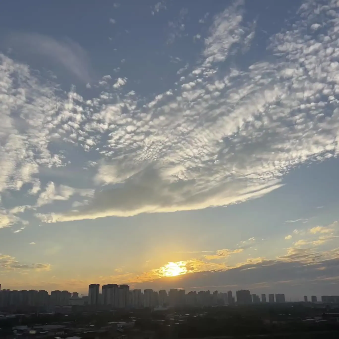 每一张都是天空写给城市的情书💌