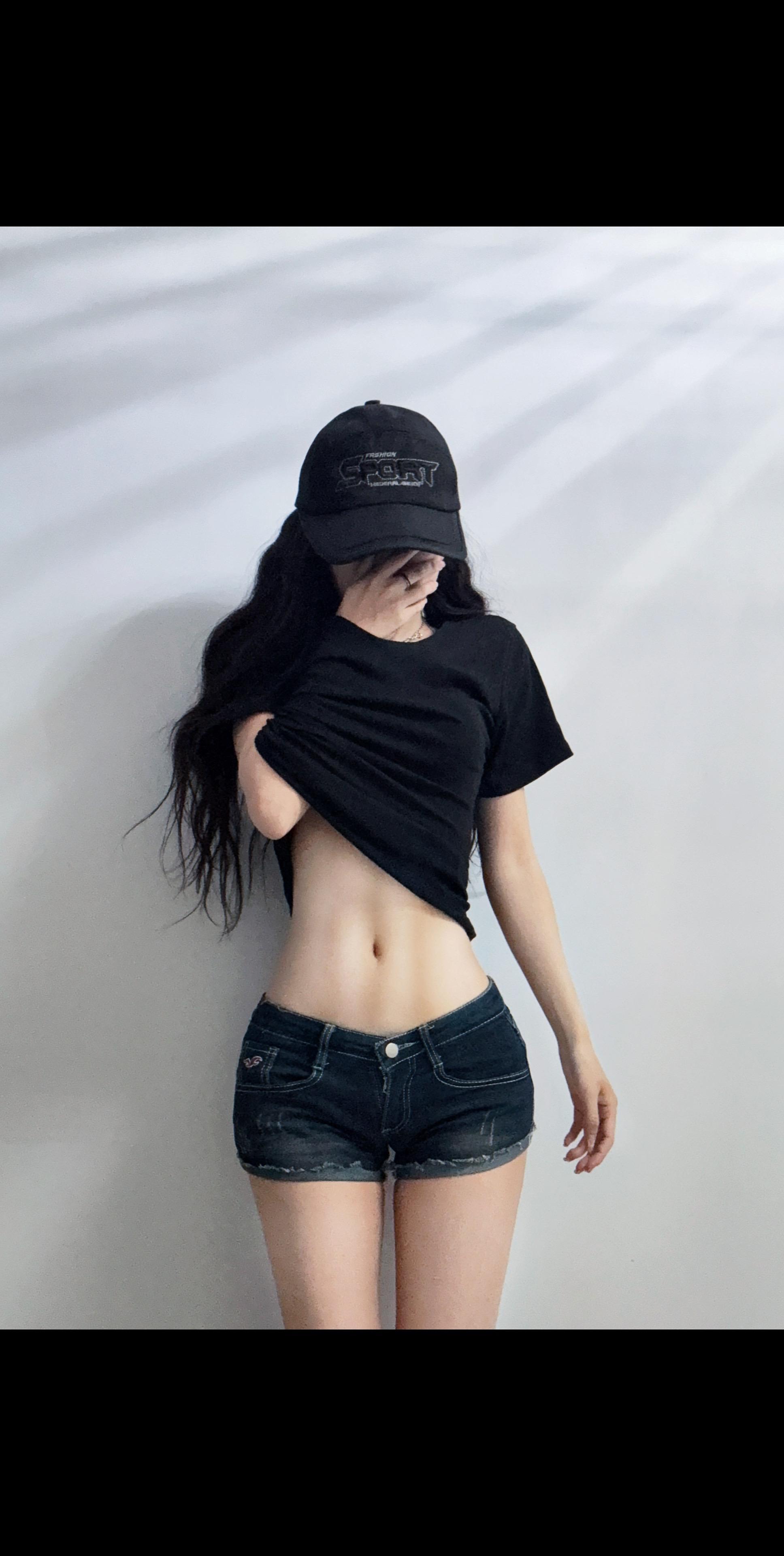 我翻了你朋友圈近照，你身材比想象中劲爆