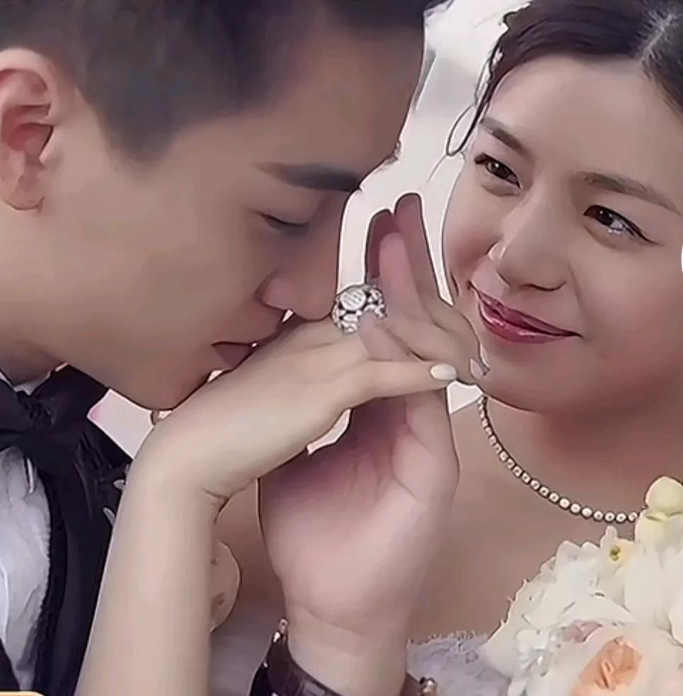 陈晓婚前婚后不一样这事儿呀，在娱乐圈里就跟家常便饭似的。就拿他和陈妍希来说吧，婚