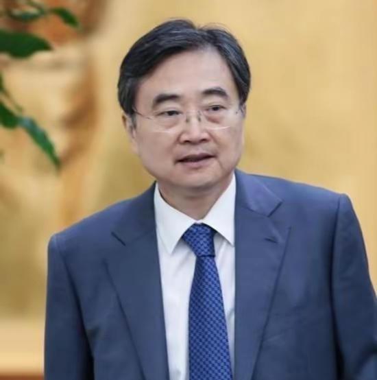 一句“希望中国遵守国际法”，一夜之间把韩国外长赵显推上了中韩关系的风口浪尖。话不