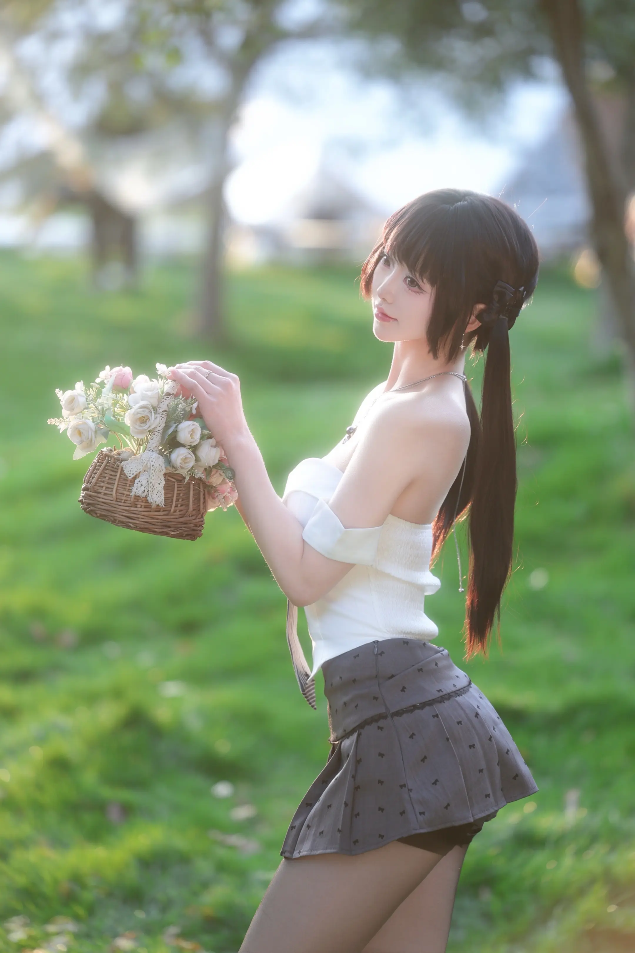 那个你家隔壁平时爱玩cos的小女孩。