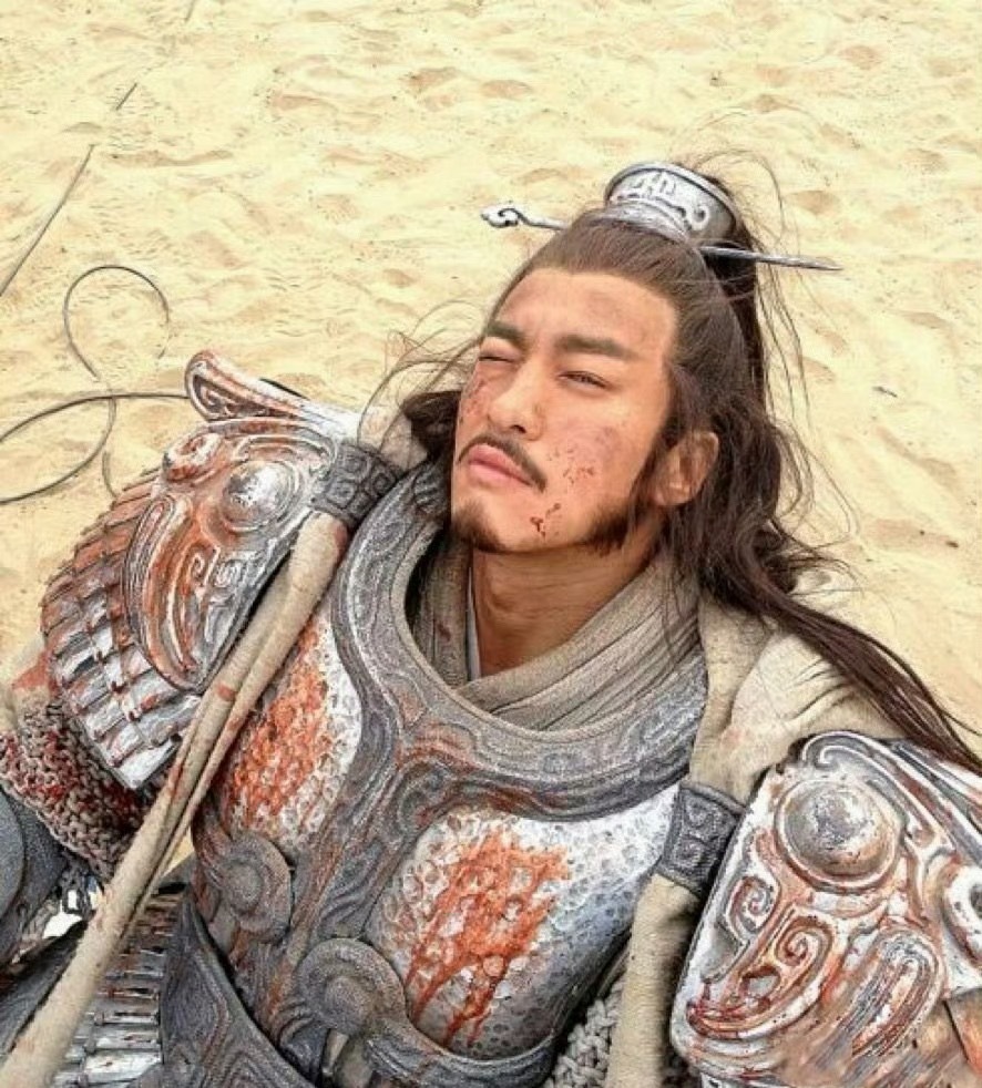 项羽：我啥时候缺创可贴了，缺的是复活甲蚂蚁阿福：来了项羽当年是缺创可贴吗