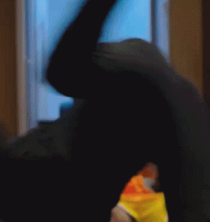 主教练竟然翻跟头庆祝，默默无闻的黄蜂队主教练一夜成名!

在今天黄蜂与马刺的比赛