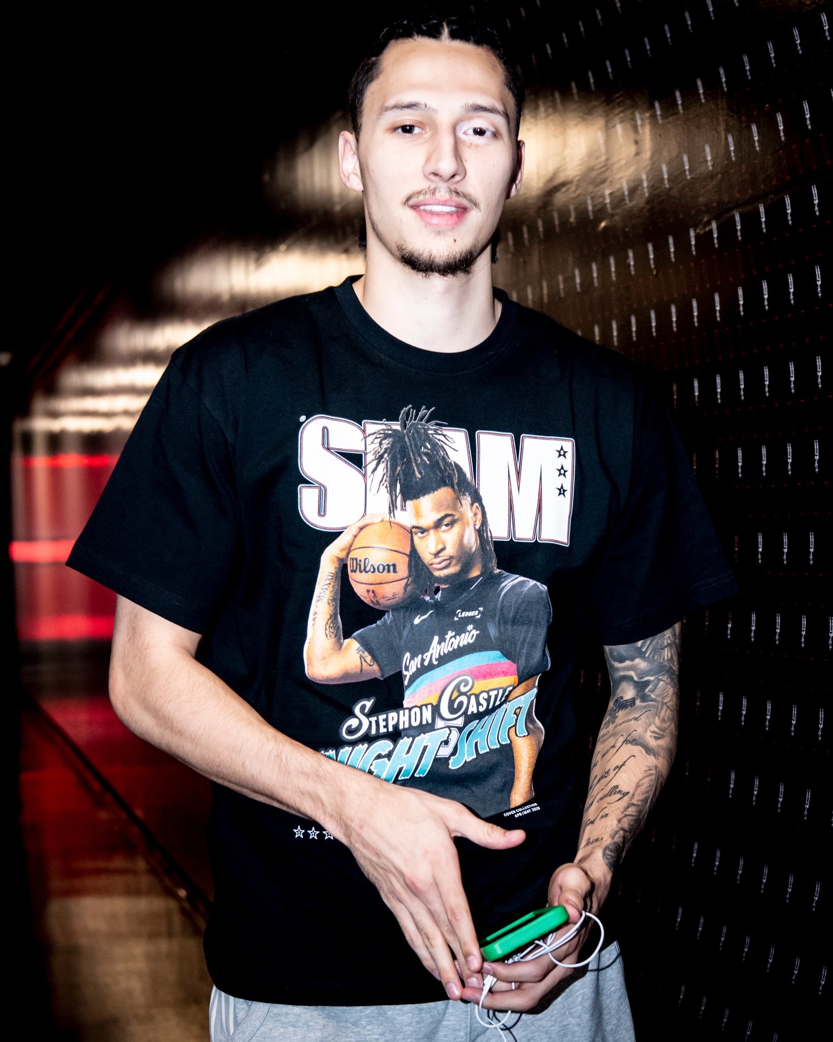 团队文化大伙儿身穿卡斯尔封面短袖入场！超话创作官 ｜不想上班 ｜圣安东尼奥马刺