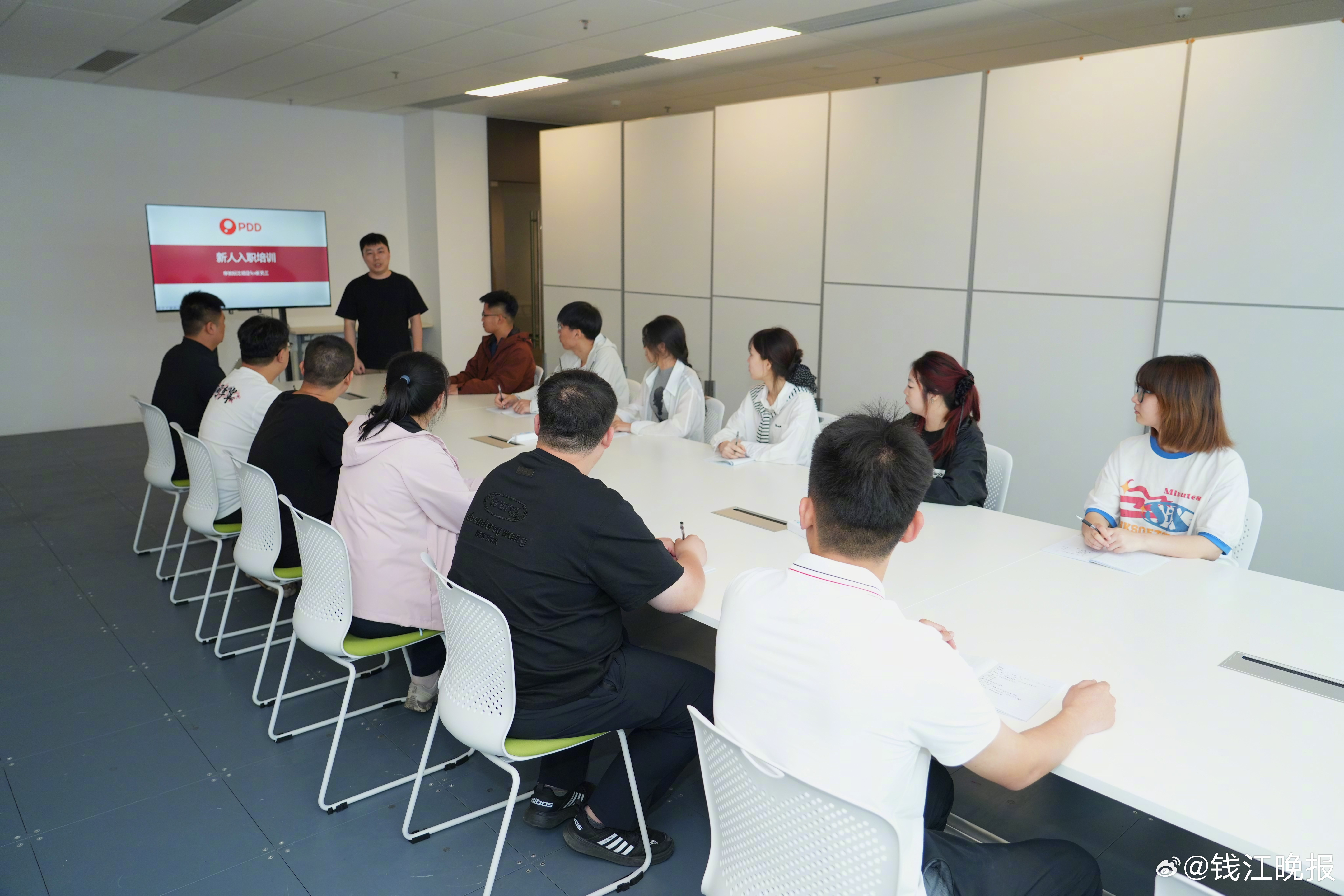 #拼多多在上海陆家嘴买了一栋楼#继雄安之后，拼多多在上海购置办公楼，持续重仓中国