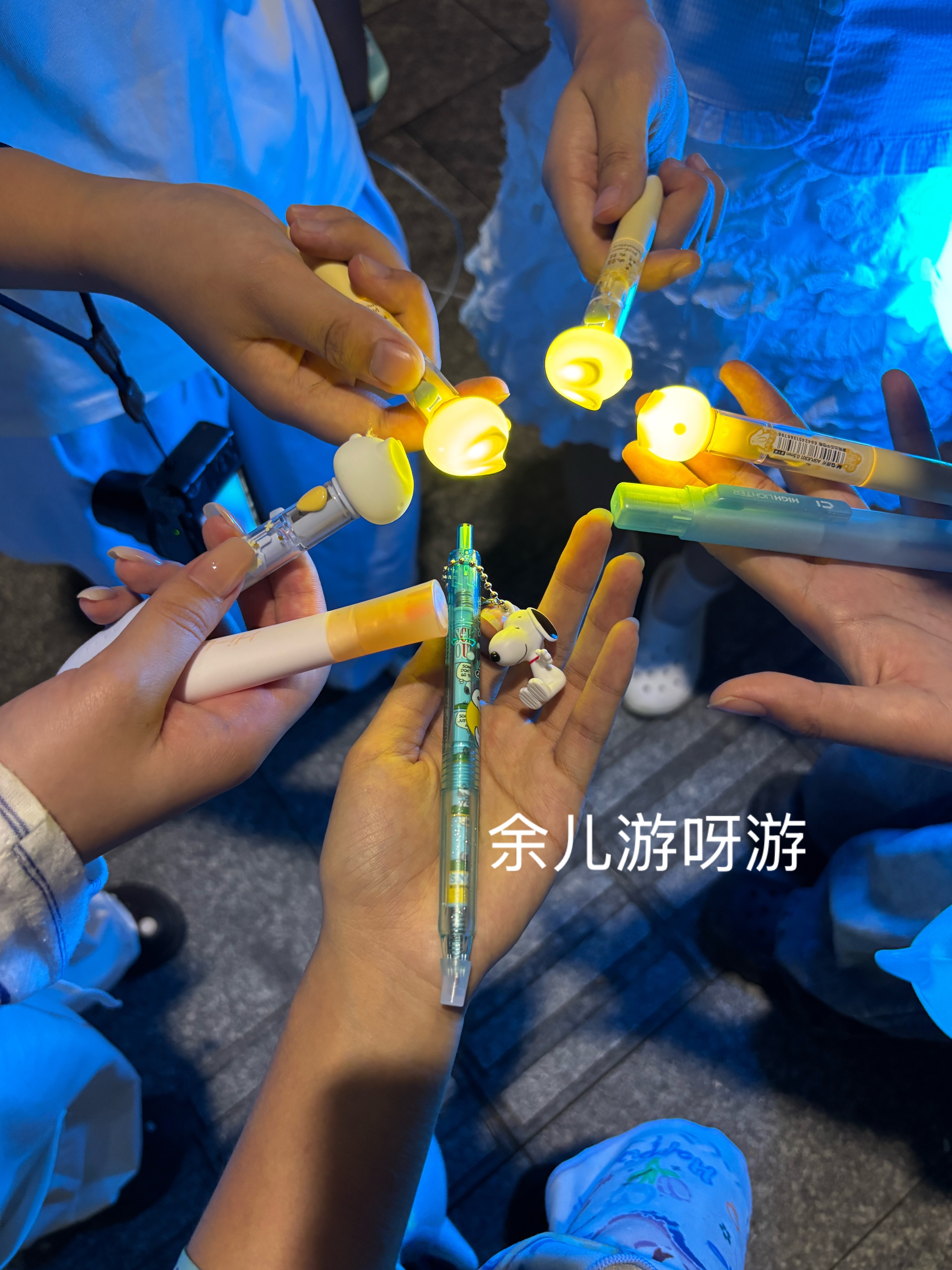 一个很心善的现场观众给的 