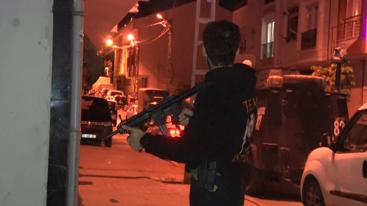 土耳其反恐警察 (TEM) 人员配备 Sarsılmaz SAR 109T 9x