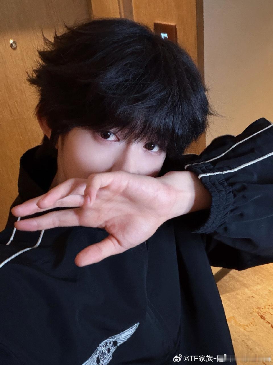 陈奕恒 最新营业！他说下一套照片会有惊喜耶