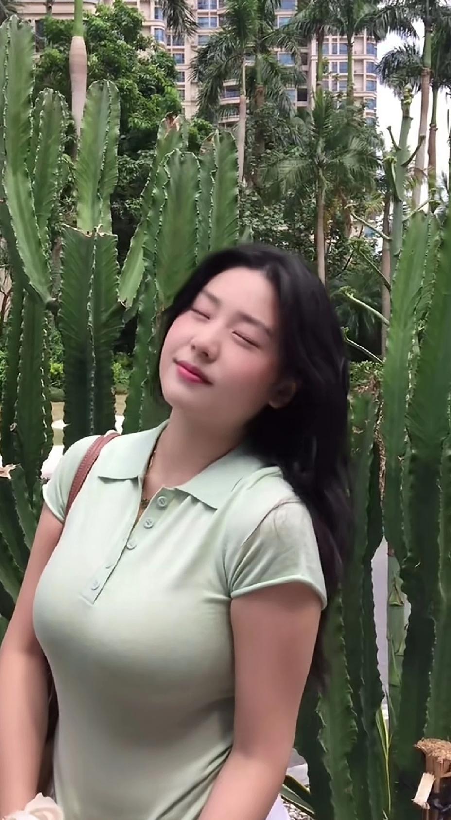 是什么让美女如此陶醉？！