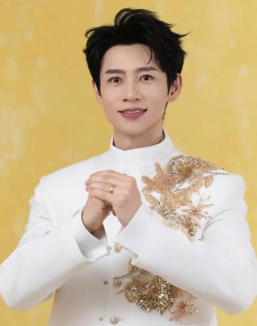 感慨地，昨晚聚会上，一位在娱乐圈的朋友，酒过三巡后感慨：魏晨这婚姻，怕是雷打不动