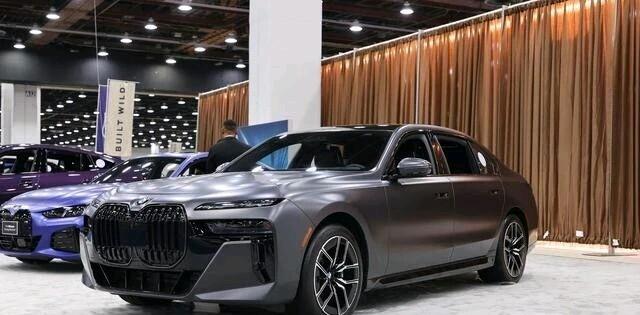 绝唱！宝马760i V8特别版空降：这才是燃油时代的顶流浪漫在豪华旗舰轿车的王座