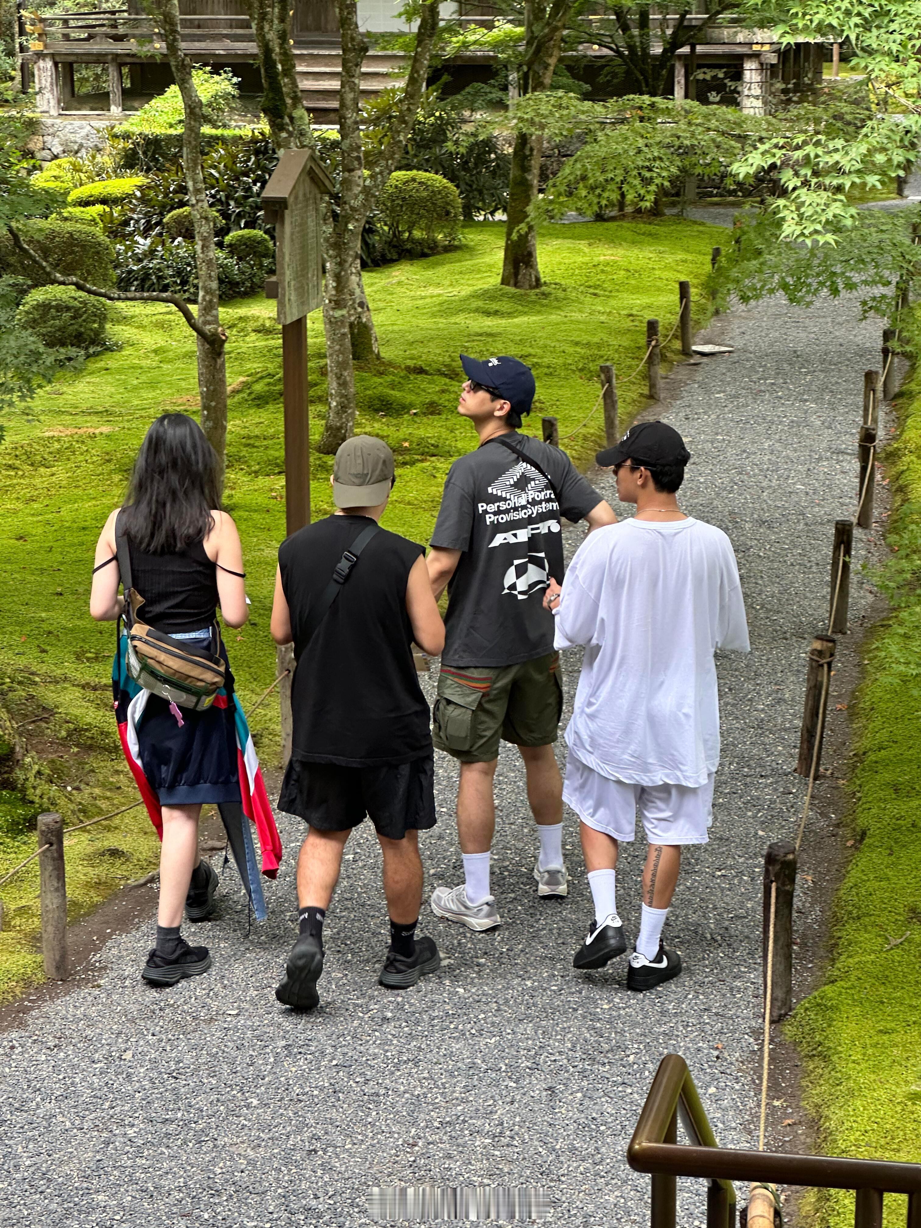 #日本京都偶遇李现# 哥哥好帅 ​​​