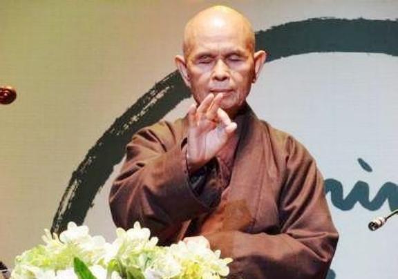 95岁一行禅师在越南去世，临终前的话，字字珠玑：“人一旦死了，他生前穿的衣服，戴