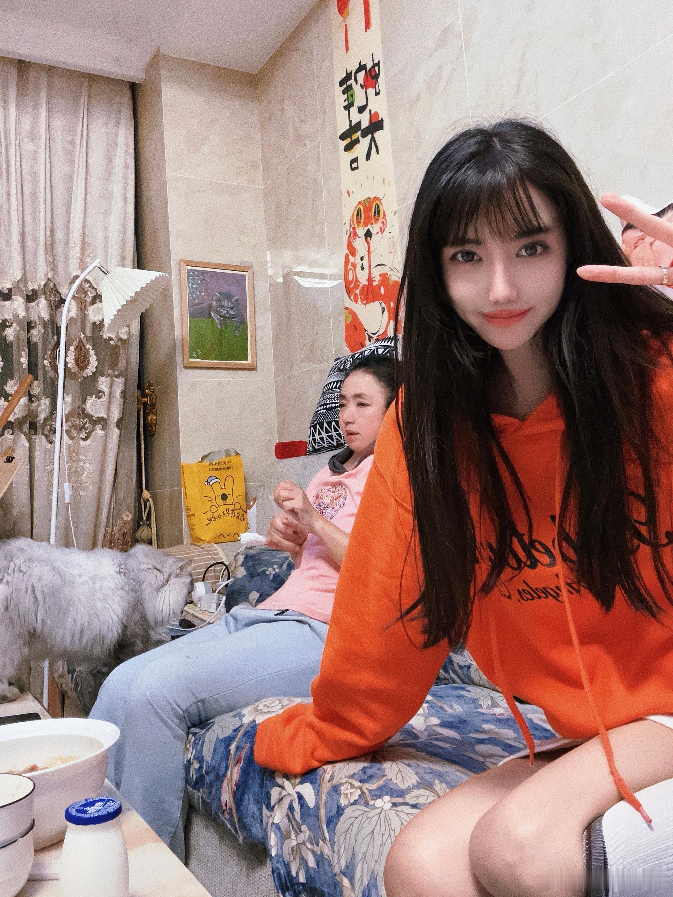 永远爱麻麻有时候工作很累会对她没耐心，过后我又悄悄后悔，越长大见到麻麻的次数就越