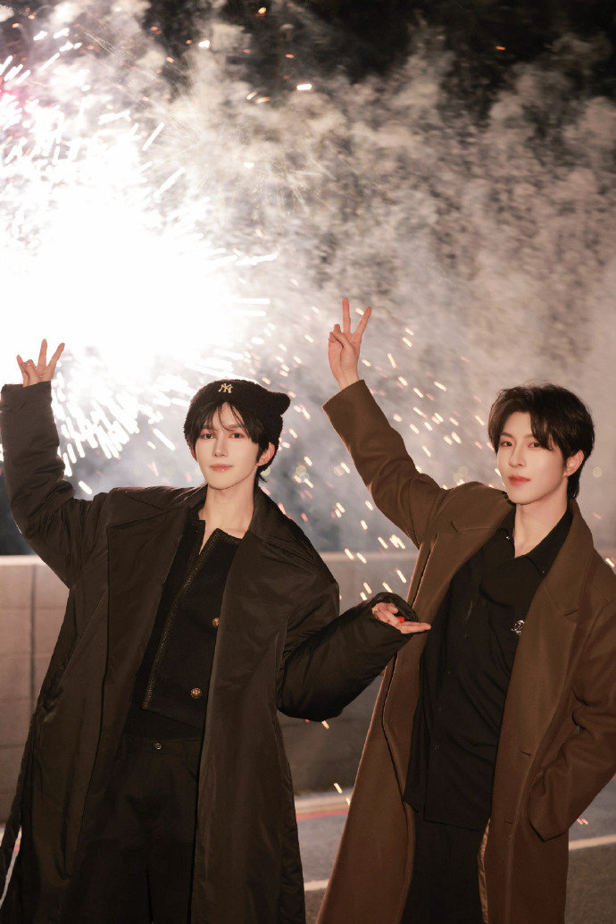 黄星邱鼎杰烟花合照黄星邱鼎杰许愿 黄星邱鼎杰烟花合照 