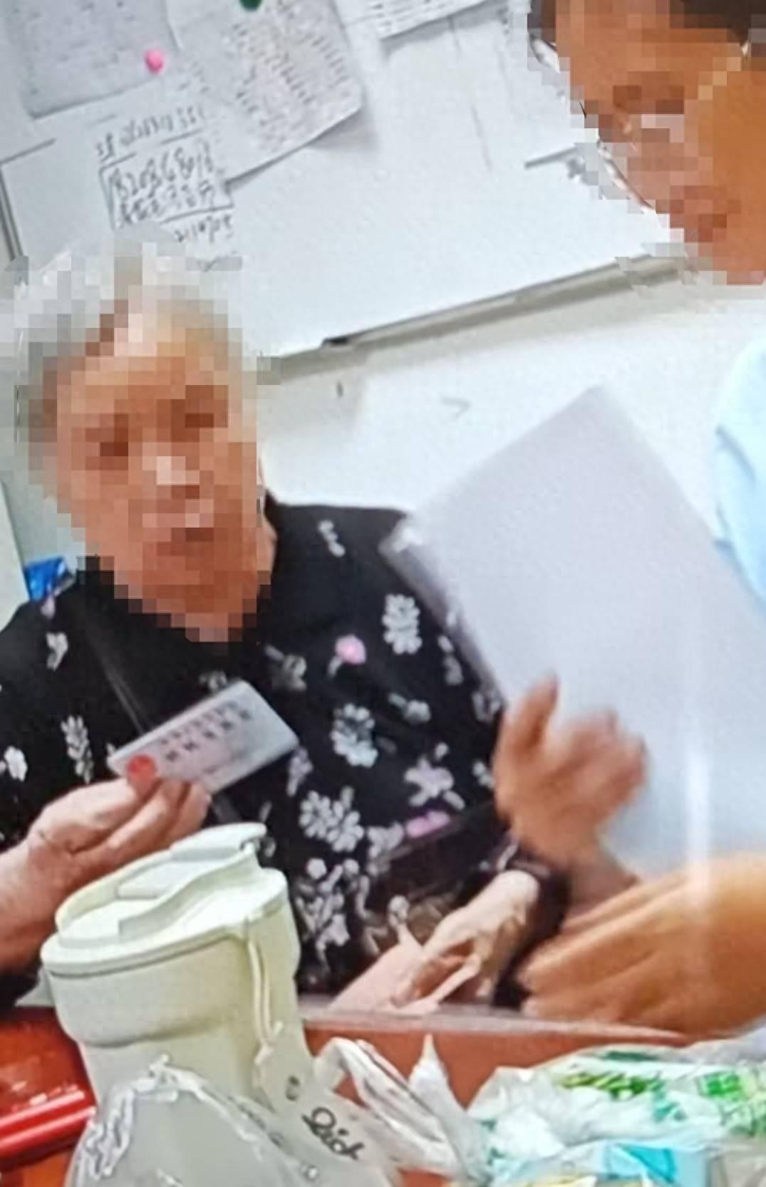 “84岁老太被多年无交集大女儿带出养老院，盗取40万存款”后续：老人起诉大女儿及