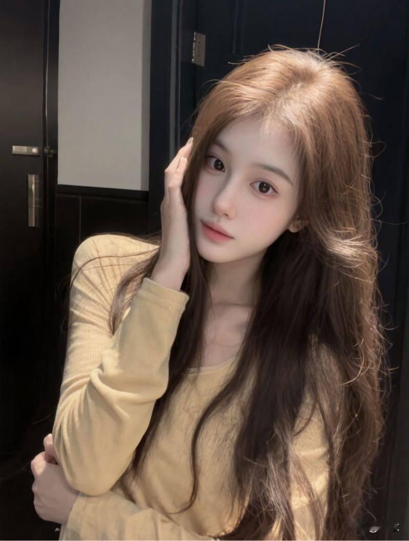 阳光吻上发梢，温柔又治愈，这随手一拍，都像电影里的女主角。
