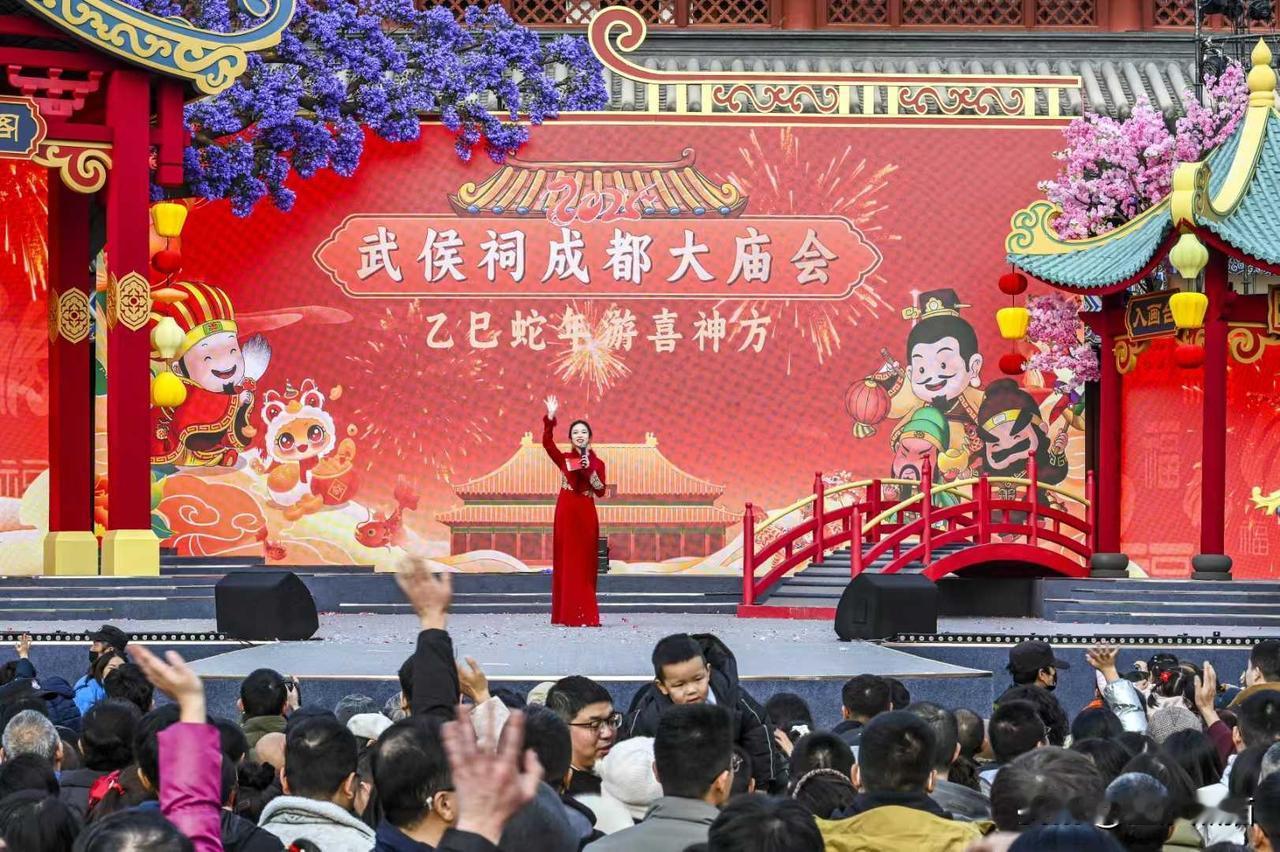 《春节七天乐》
一一2025年2月3日摄于成都武侯祠“成都大庙会”
图文原创：李